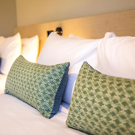 Nightcap At Queens Beach Hotel Bowen Bagian luar foto
