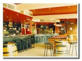Nightcap At Queens Beach Hotel Bowen Bagian luar foto